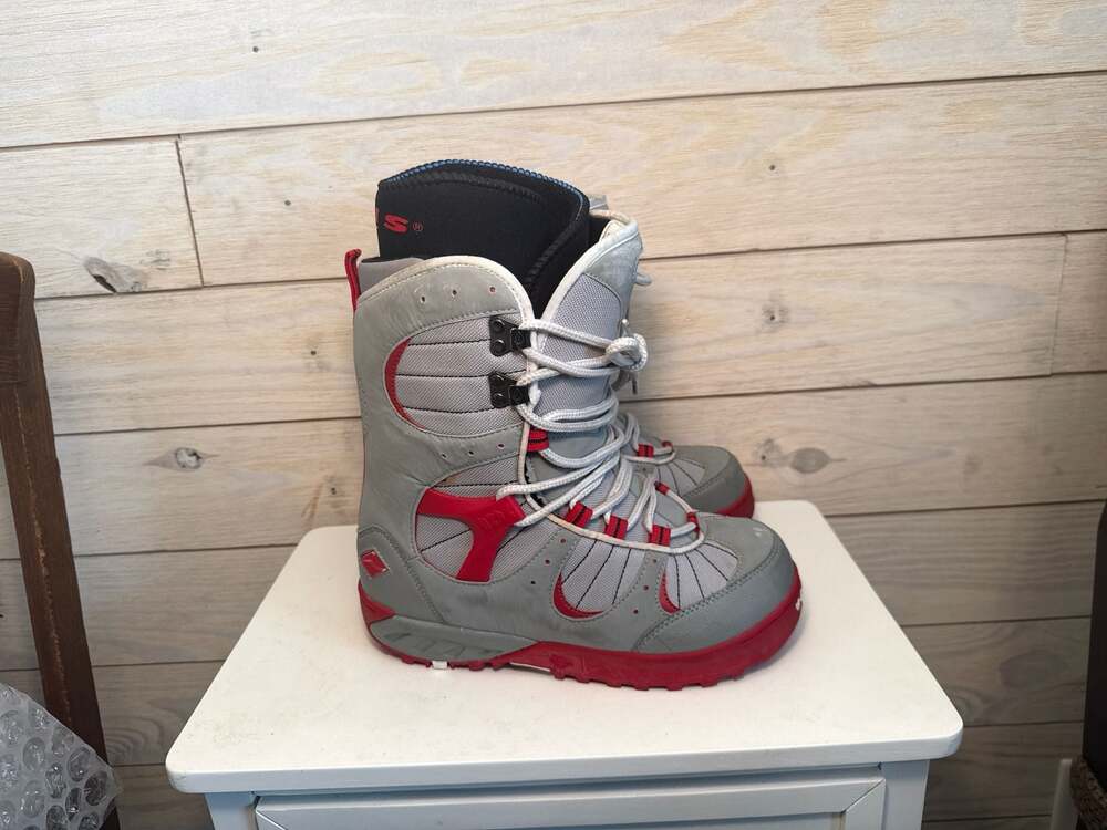 Vans Millennium 02/03 World Traveler Snowboard Boots Men's Size 8 ski